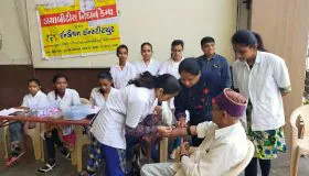 Students volunteering at camp – Indian Institute